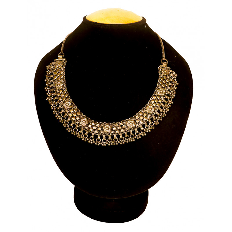 Silver Nacklace ( Note:- Packing & Shipping Charges will be Extra as per actual.)