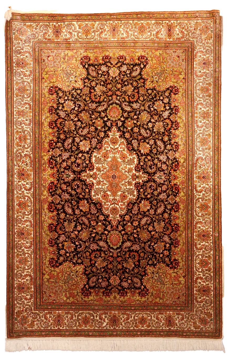 Kashmir Silk Carpet  4.25 X6.25 Ft 28 X28 Knot 