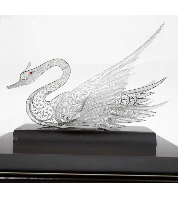 SILVER SWAN